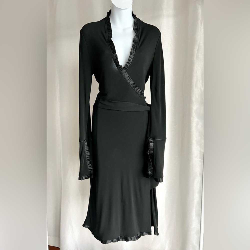 Diane von Furstenberg Iconic Wrap Dress size 8 Black